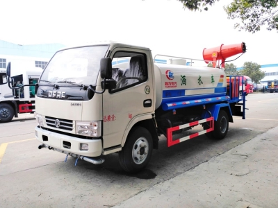 東風小多利卡綠化噴灑車(4.5噸、30米霧炮機)